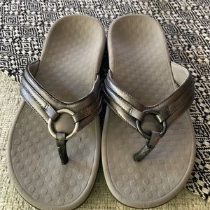 Womens Vionic flip flops